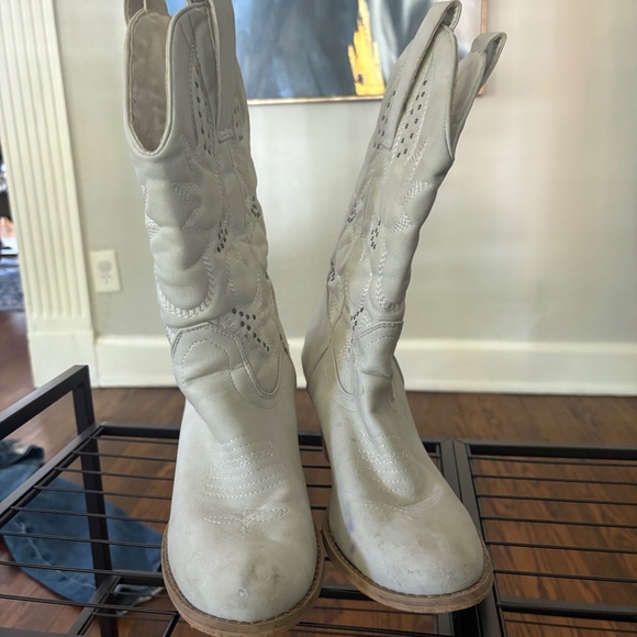 Very Volatile White Denver Boots Size 9 - Picture 3 of 3